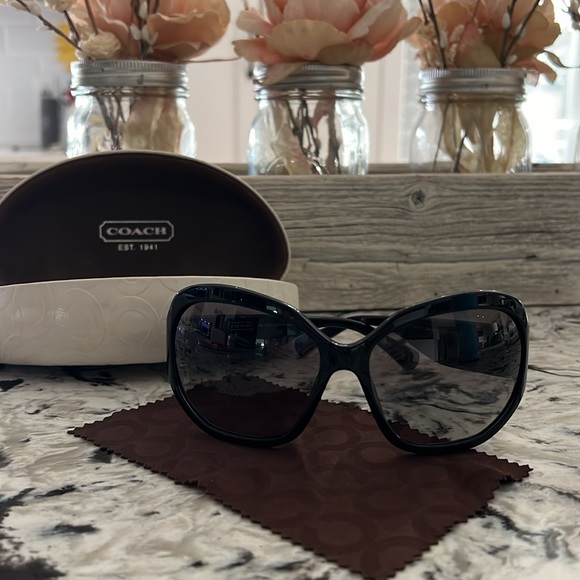 Coach Sumglasses - Picture 7 of 9